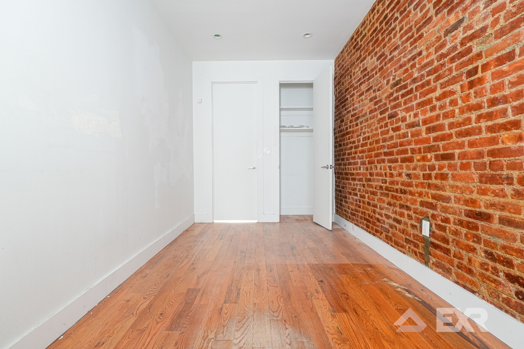 865 Hart Street - Photo 2