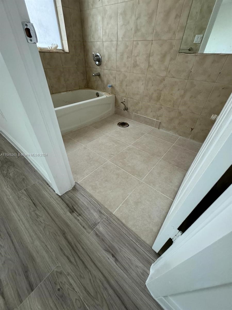 1702 N 28th Ave - Photo 9