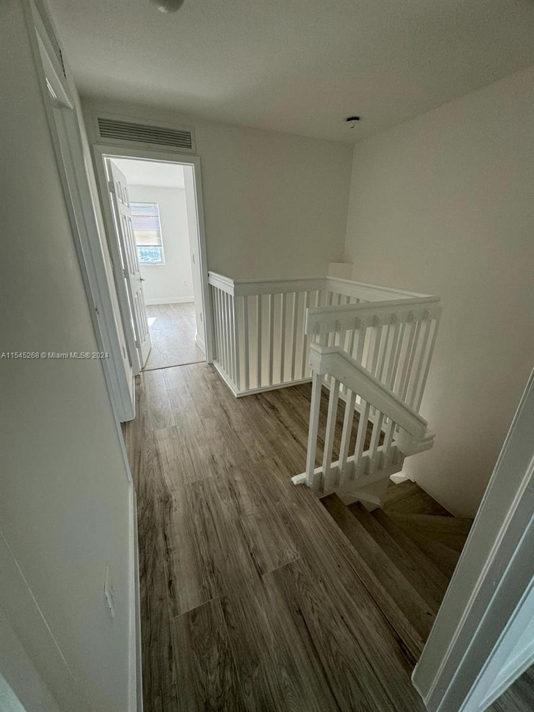 1702 N 28th Ave - Photo 10