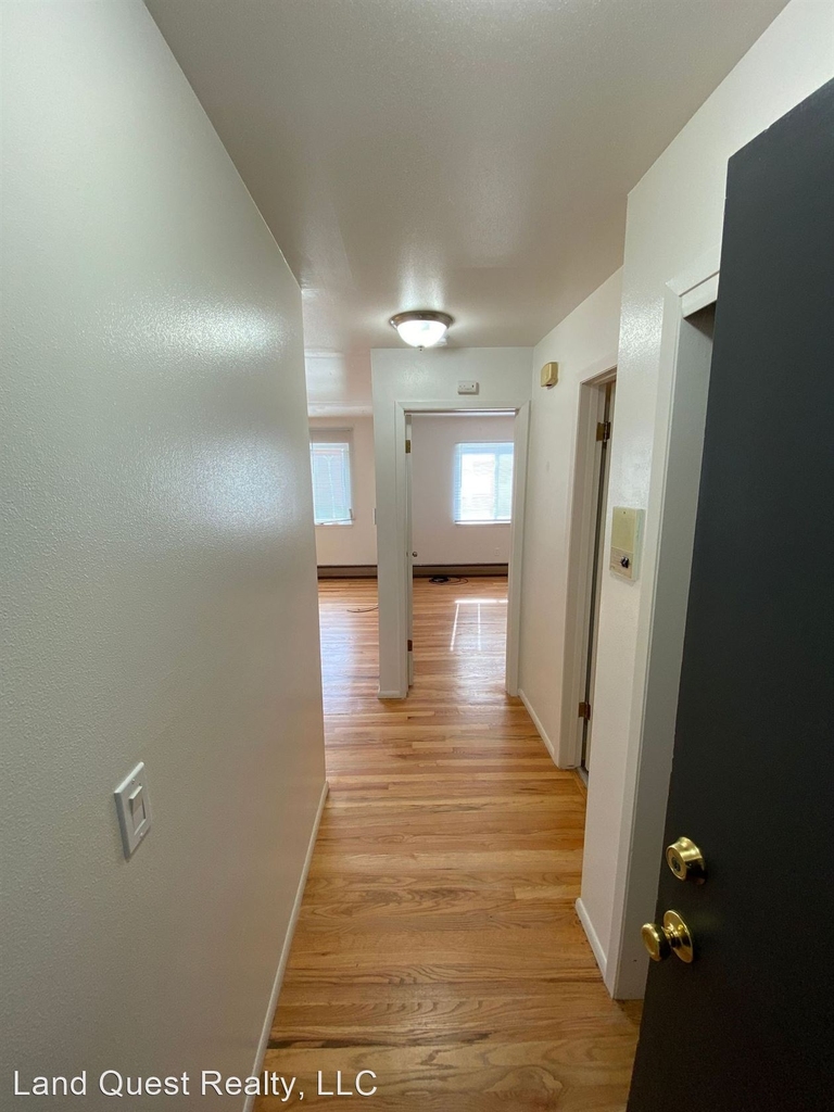 2420 Northwestern Ave - Photo 4