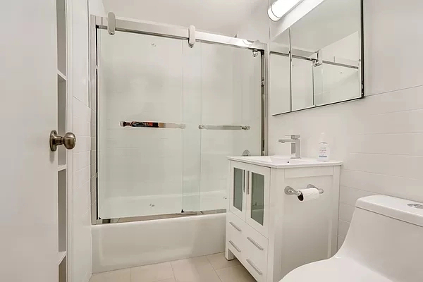 365 West 52nd Street - Photo 9