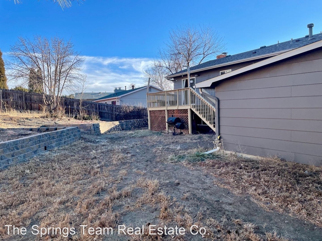 1239 Suncrest Way - Photo 26