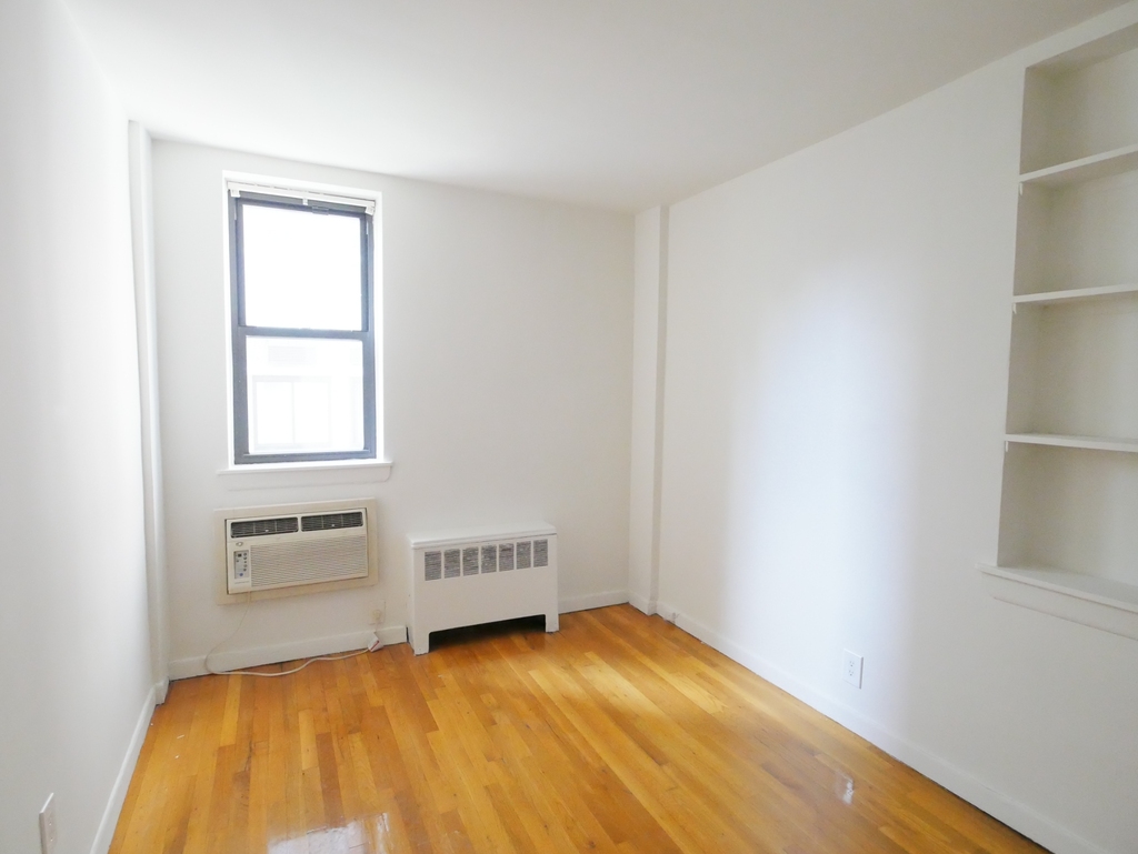 104 East 31st Street - Photo 3