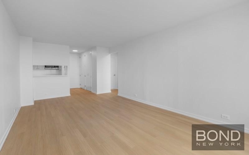 124 West 60th Street - Photo 3