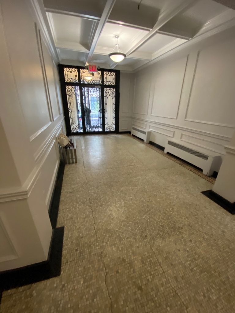 East 75th Street - Photo 9