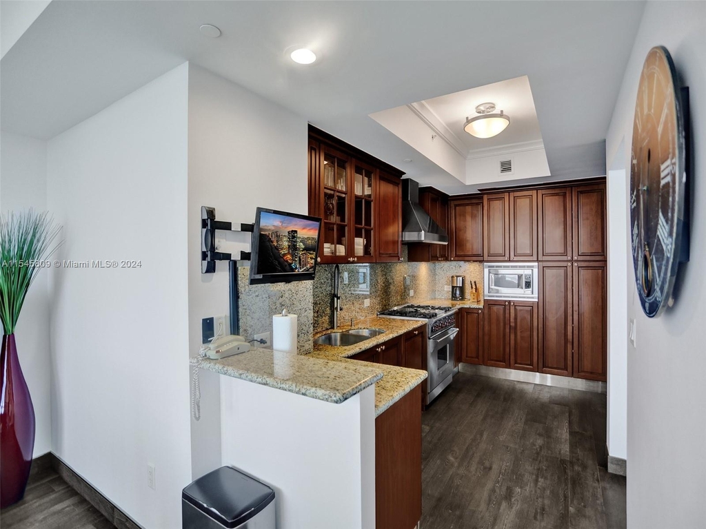 17875 Collins Ave - Photo 14