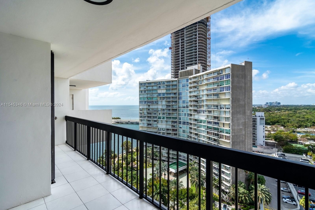 2333 Brickell Ave - Photo 22