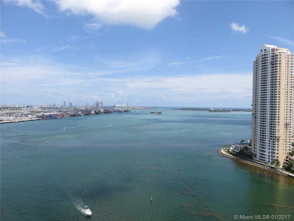 325 S Biscayne Blvd - Photo 2