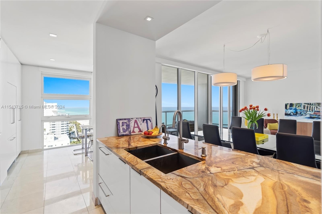 4201 Collins Ave - Photo 4