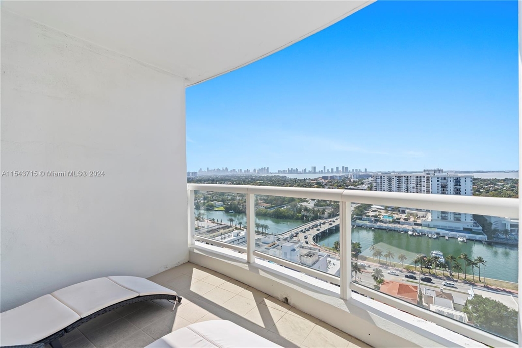 4201 Collins Ave - Photo 37