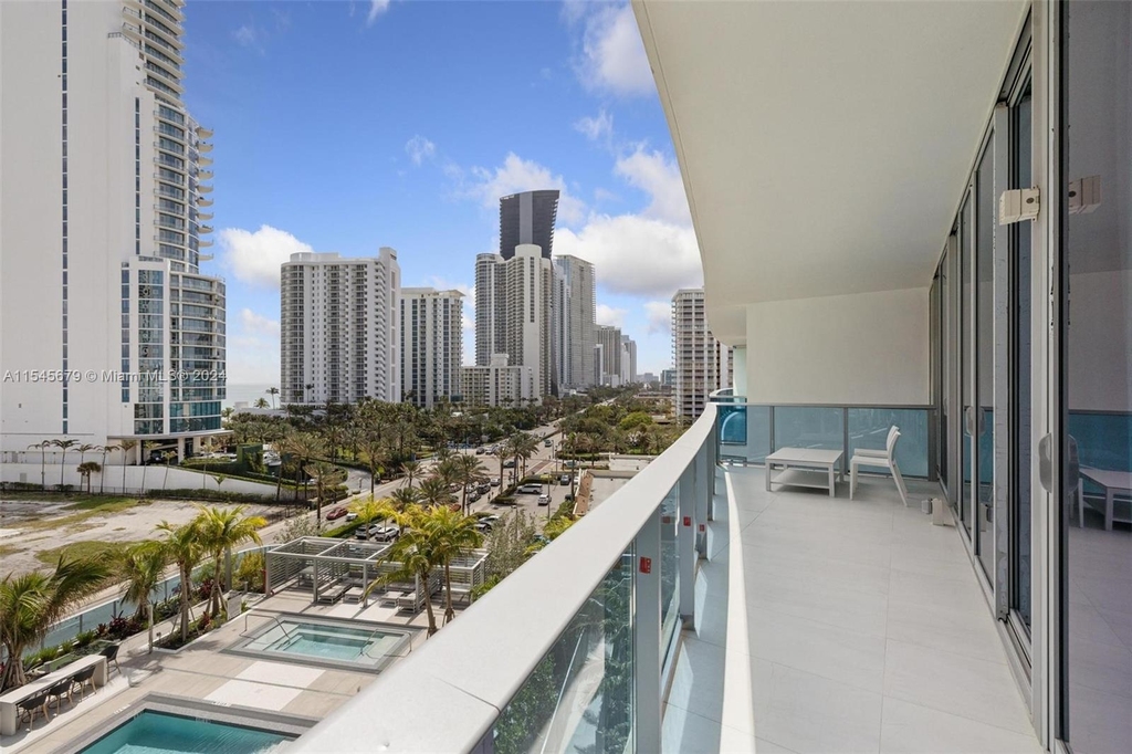 17550 Collins Avenue - Photo 9