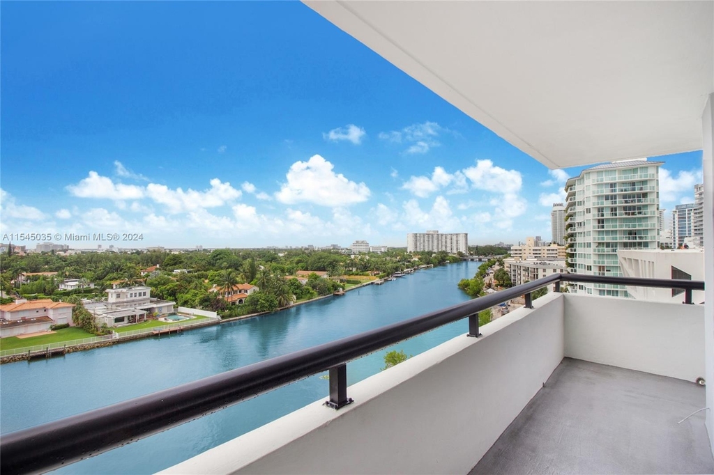 3200 Collins Ave - Photo 3