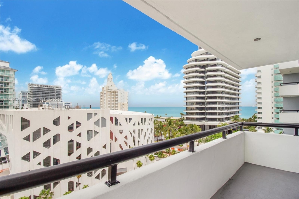 3200 Collins Ave - Photo 4