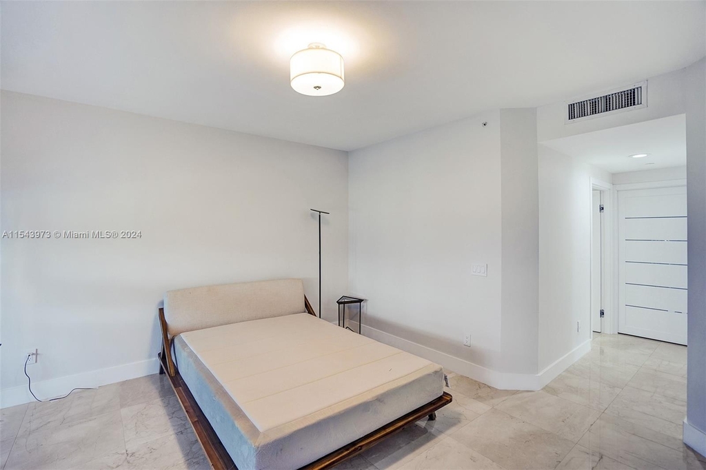 4779 Collins Ave - Photo 15