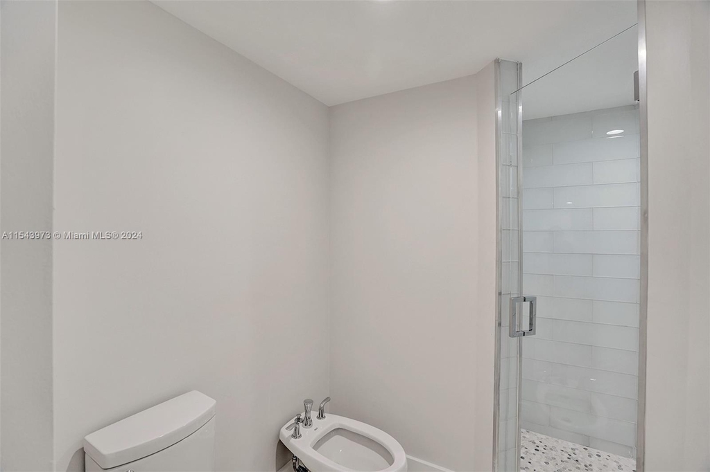 4779 Collins Ave - Photo 25