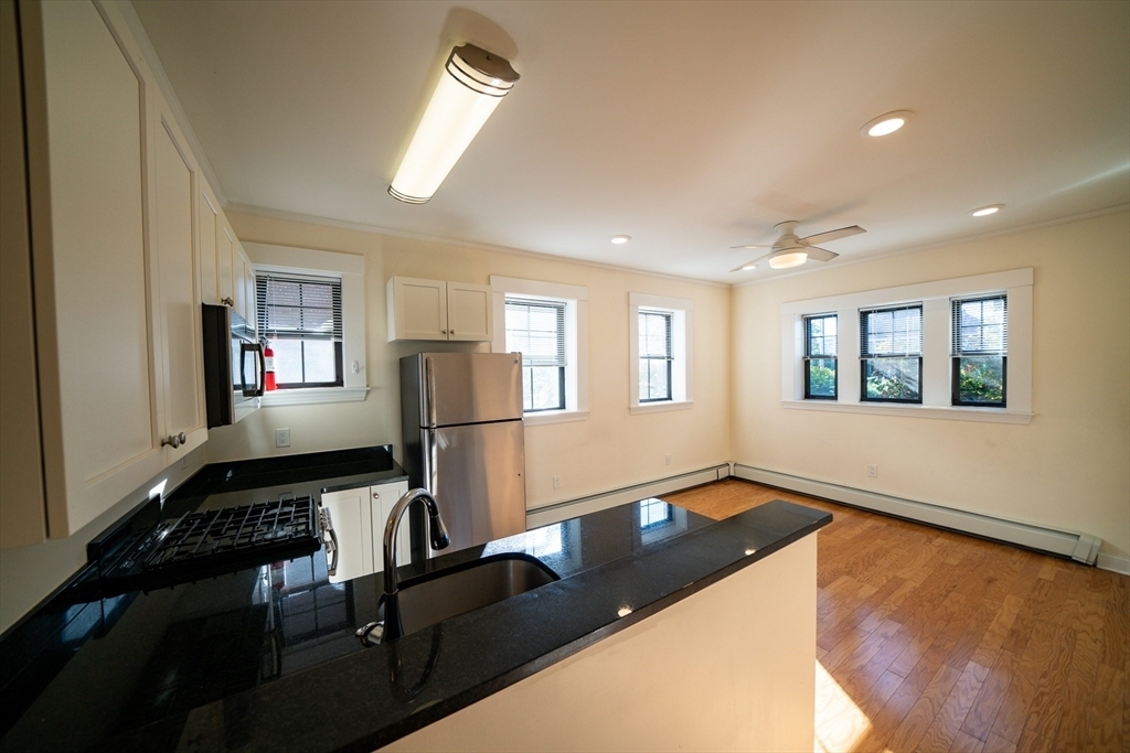 219 Commonwealth Ave - Photo 0