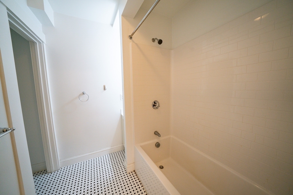 219 Commonwealth Ave - Photo 9