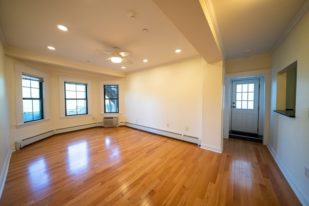 219 Commonwealth Ave - Photo 2