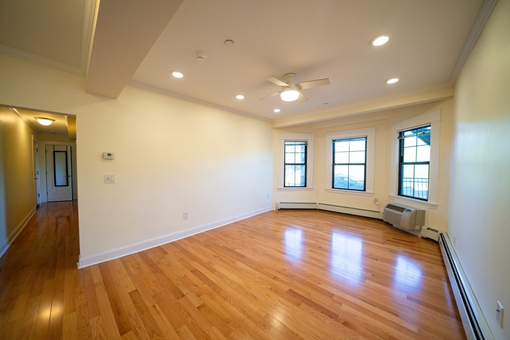 219 Commonwealth Ave - Photo 1