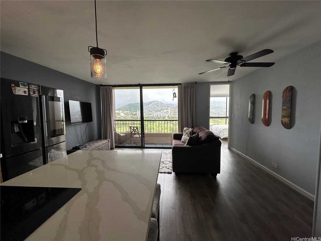 320 Liliuokalani Avenue - Photo 1