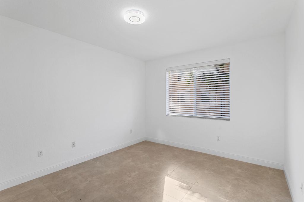 11029 Legacy Boulevard - Photo 8