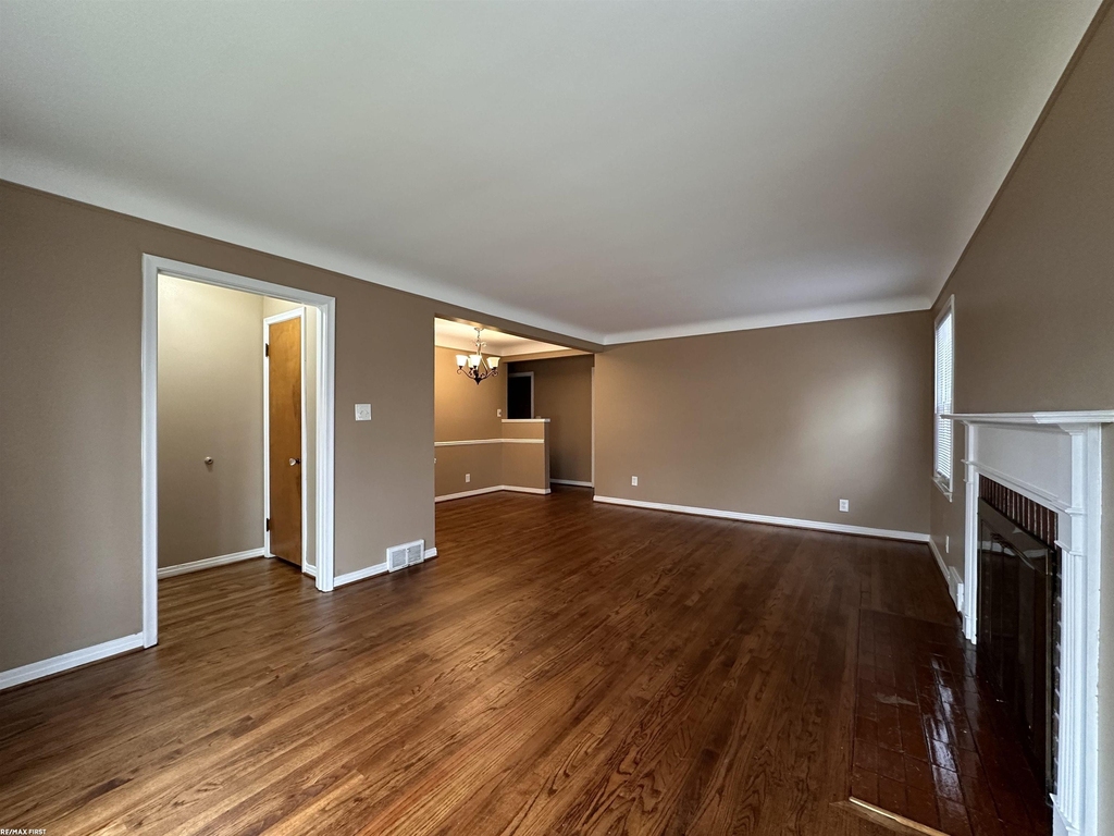 2337 Stanhope - Photo 2