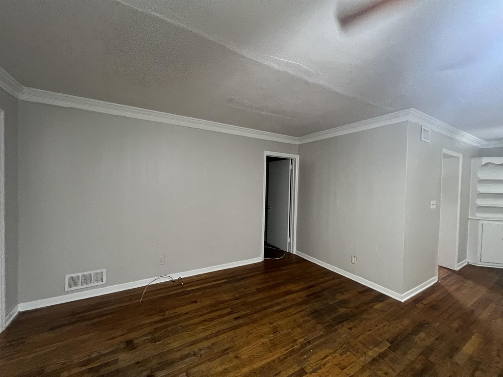 2202 Amelia Circle - Photo 3