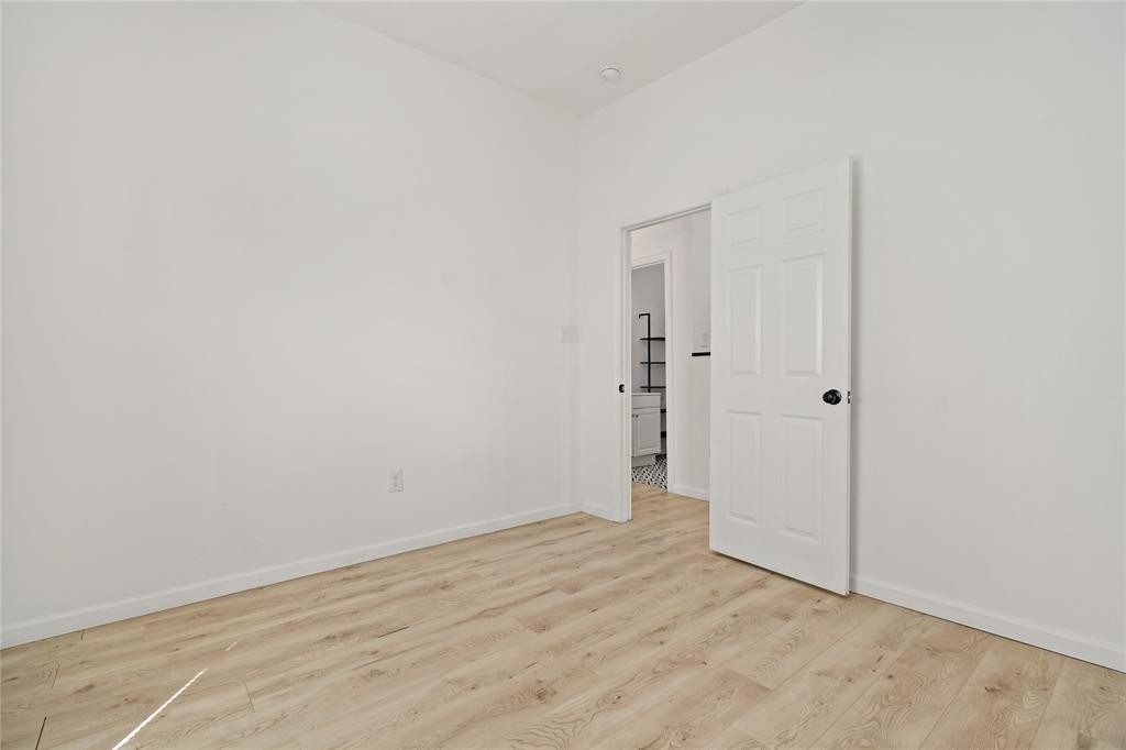 813 W 9th Street - Photo 15