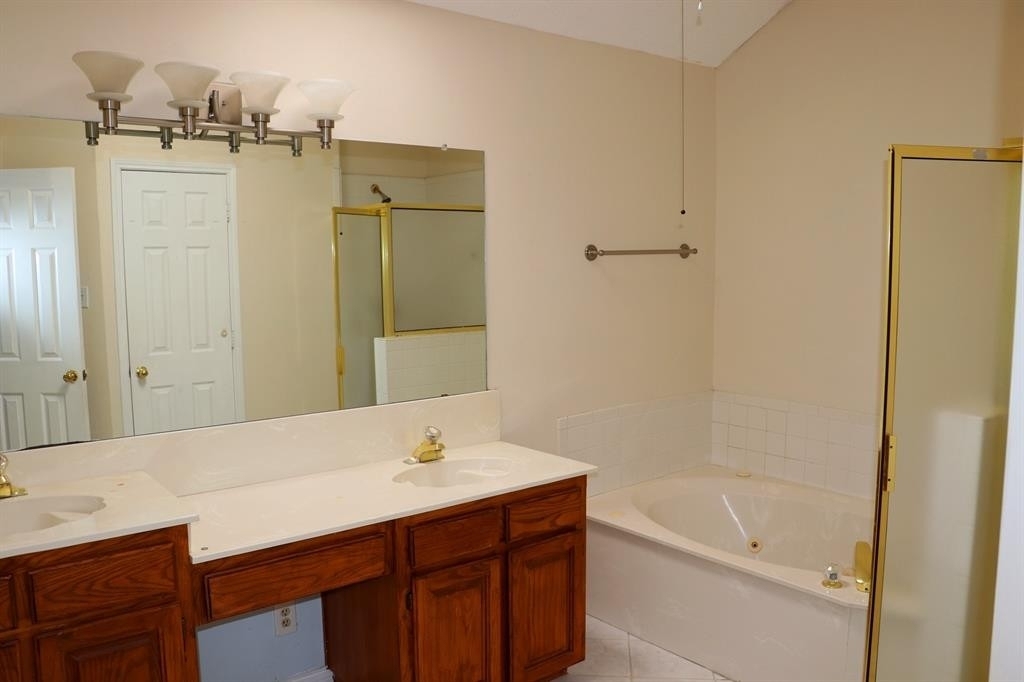 580 Raintree Circle - Photo 14