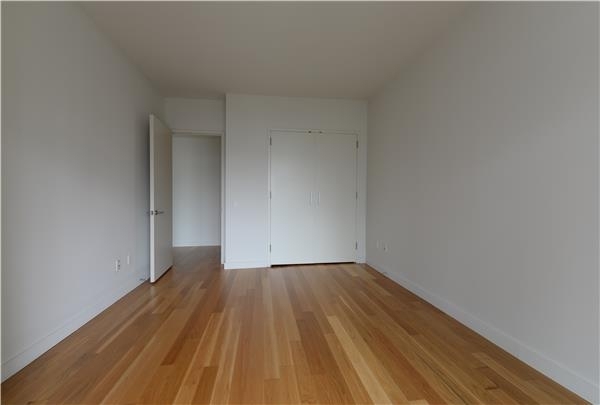 555 W 59th St - Photo 5