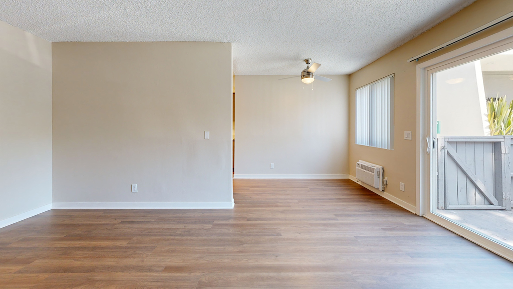 16124 Rosecrans Avenue - Photo 2