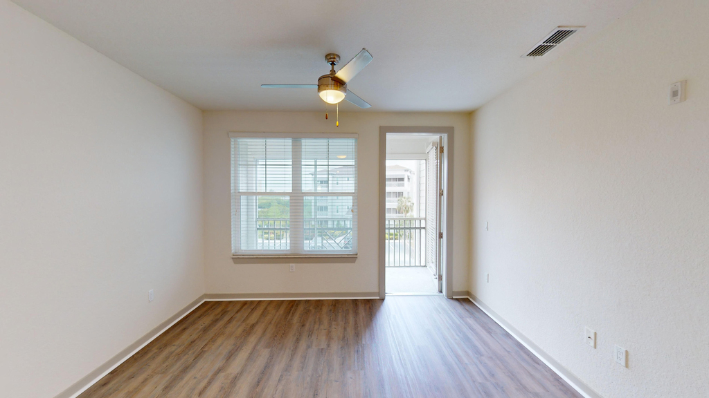 10601 Gandy Blvd N - Photo 2