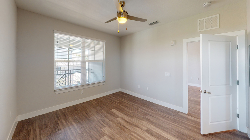 10601 Gandy Blvd N - Photo 3