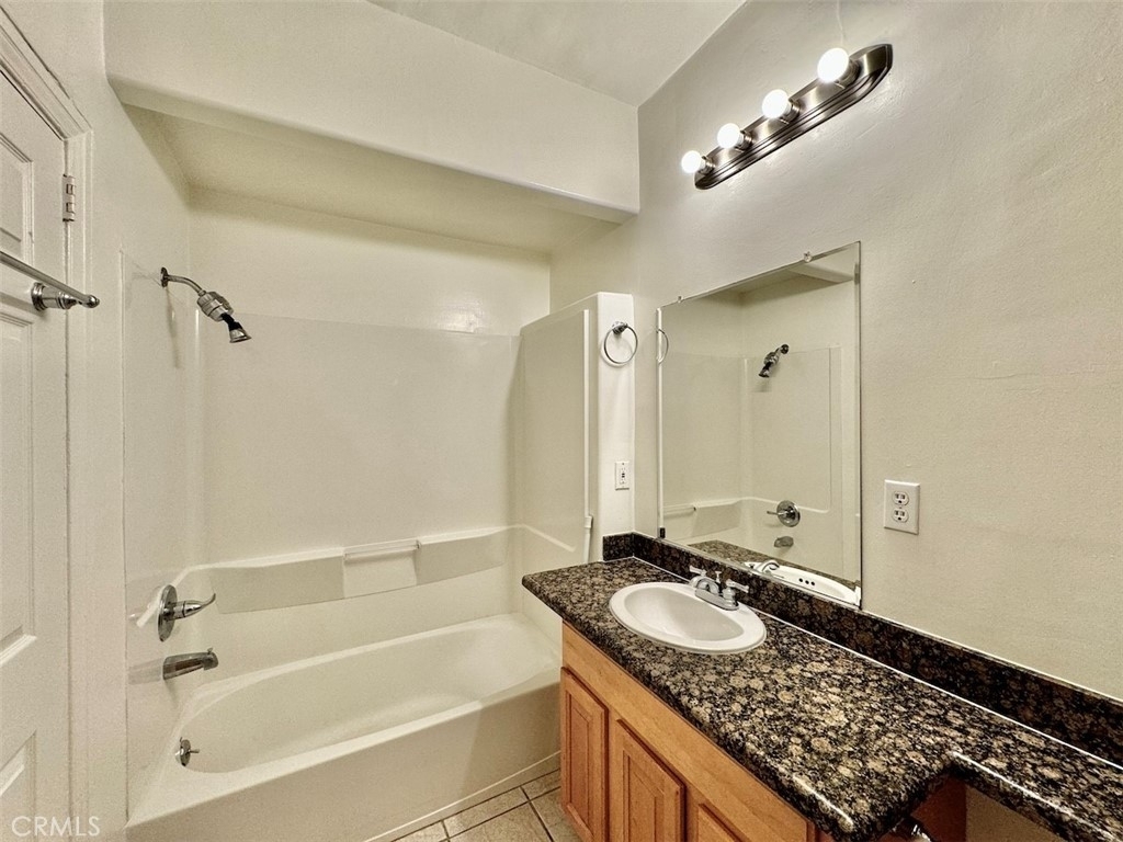 251 N Kenmore Avenue - Photo 7