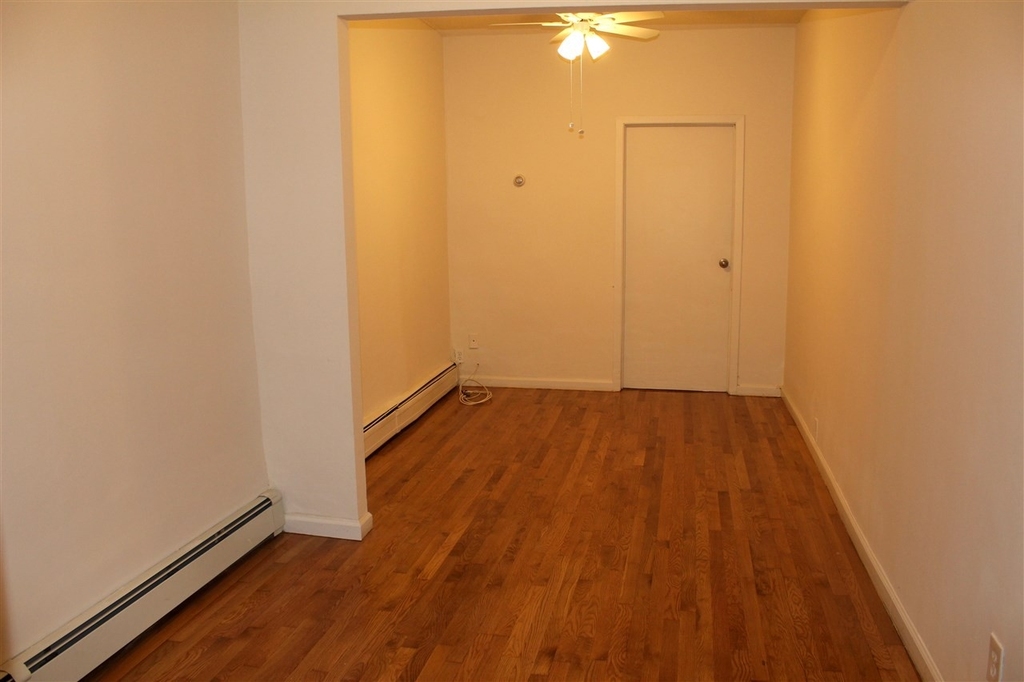 209 16th St - Photo 2