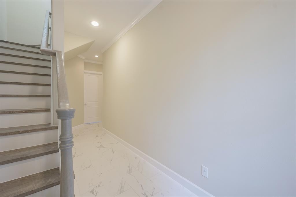 2105 Naomi Street - Photo 6