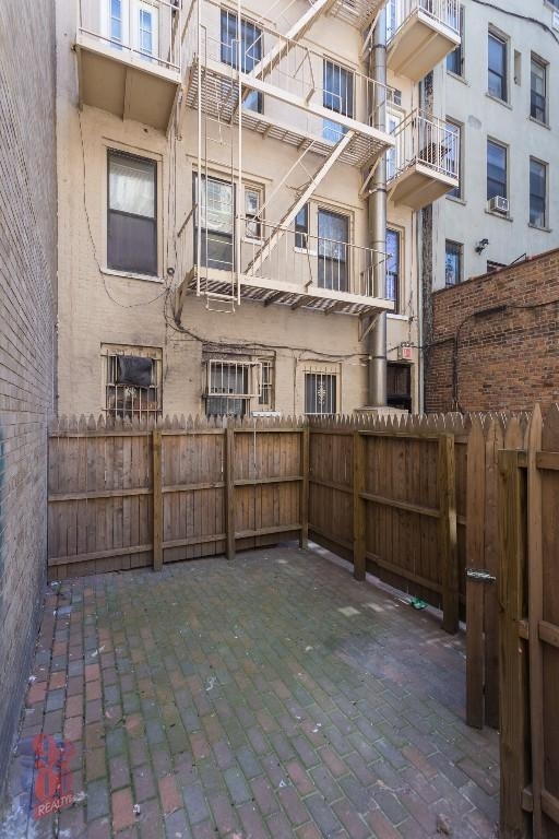 439 West 50th Street - Photo 5