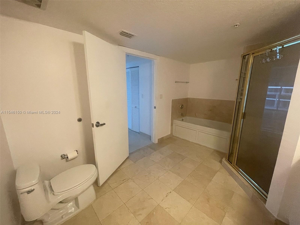 1800 N Bayshore Dr - Photo 18