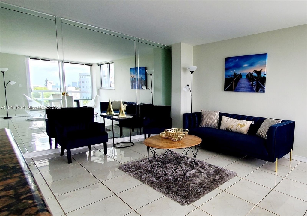 2457 Collins Ave - Photo 3