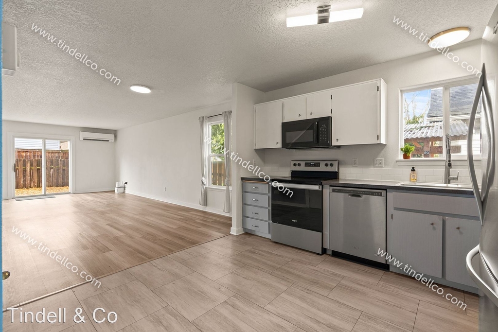 8937 N Bayard Ave - Photo 6