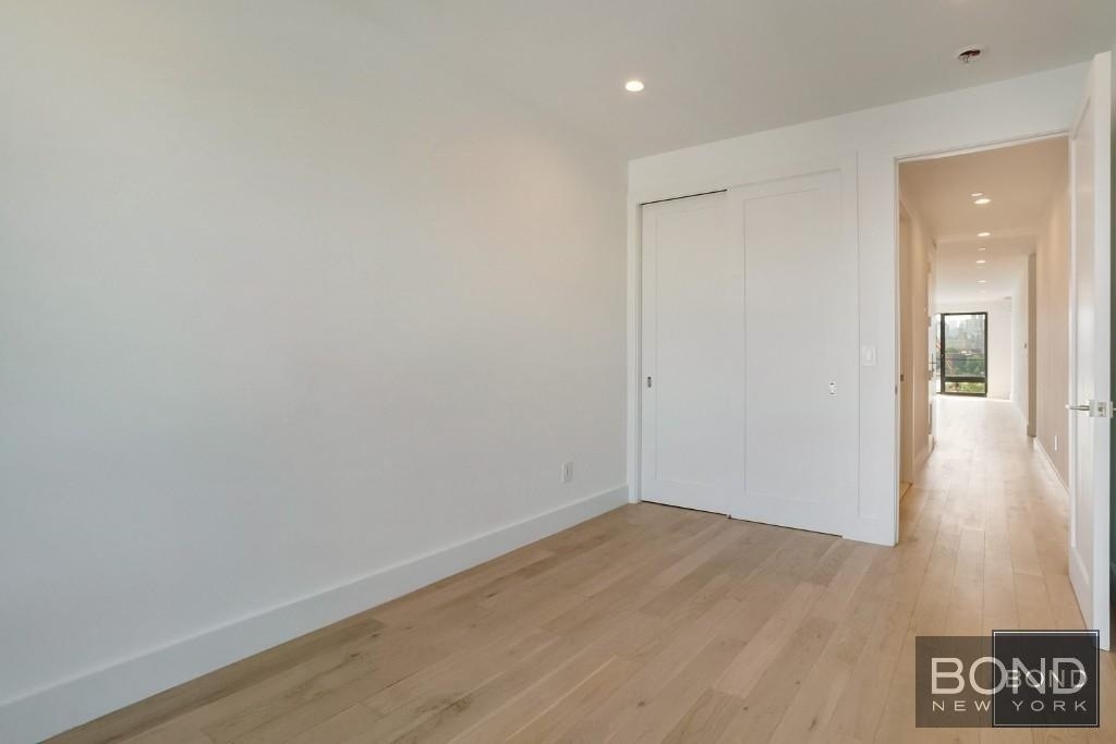 11-07 Welling Court - Photo 2