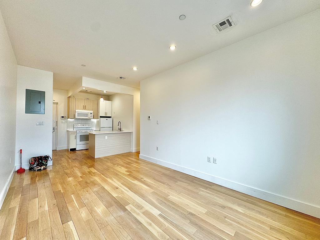 818 Lexington Avenue - Photo 2