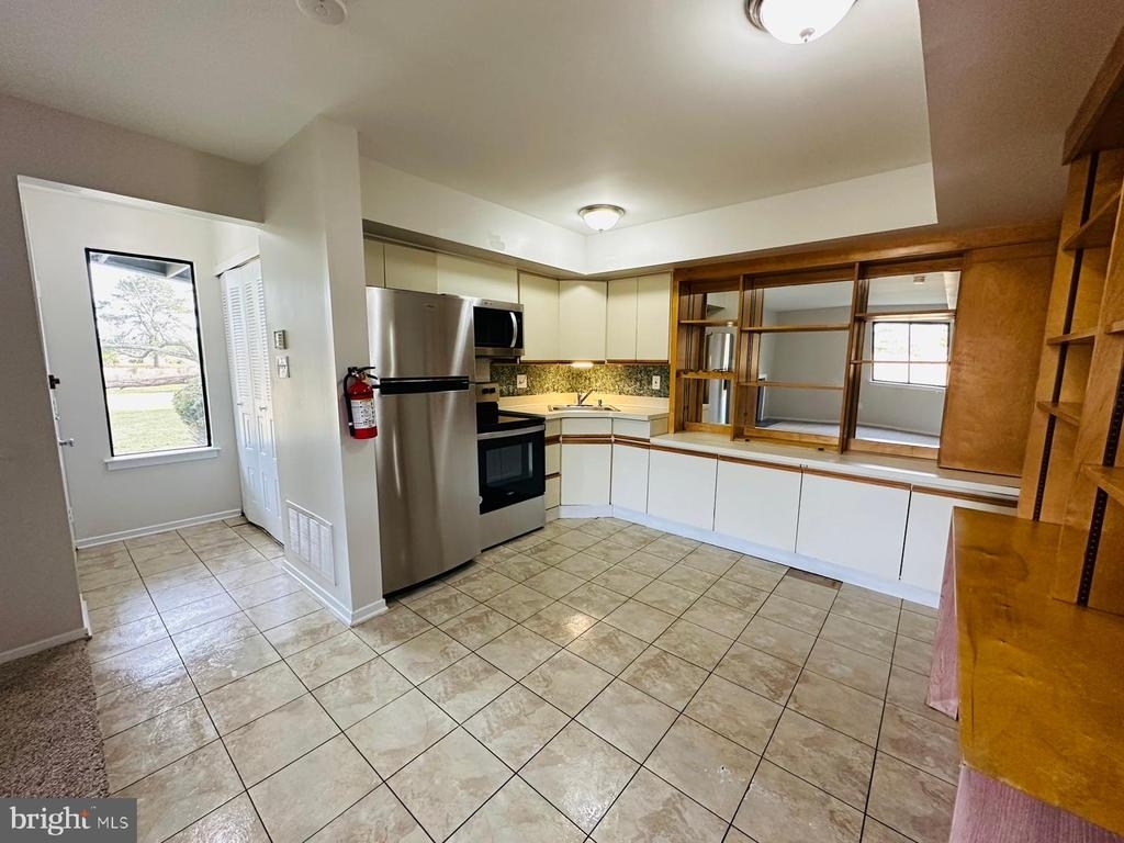 1505 Waldon Ct - Photo 3