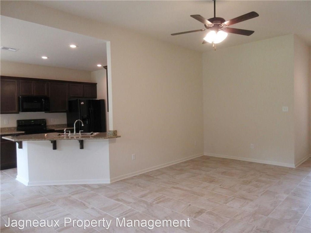 304 Madison Crossing - Photo 3