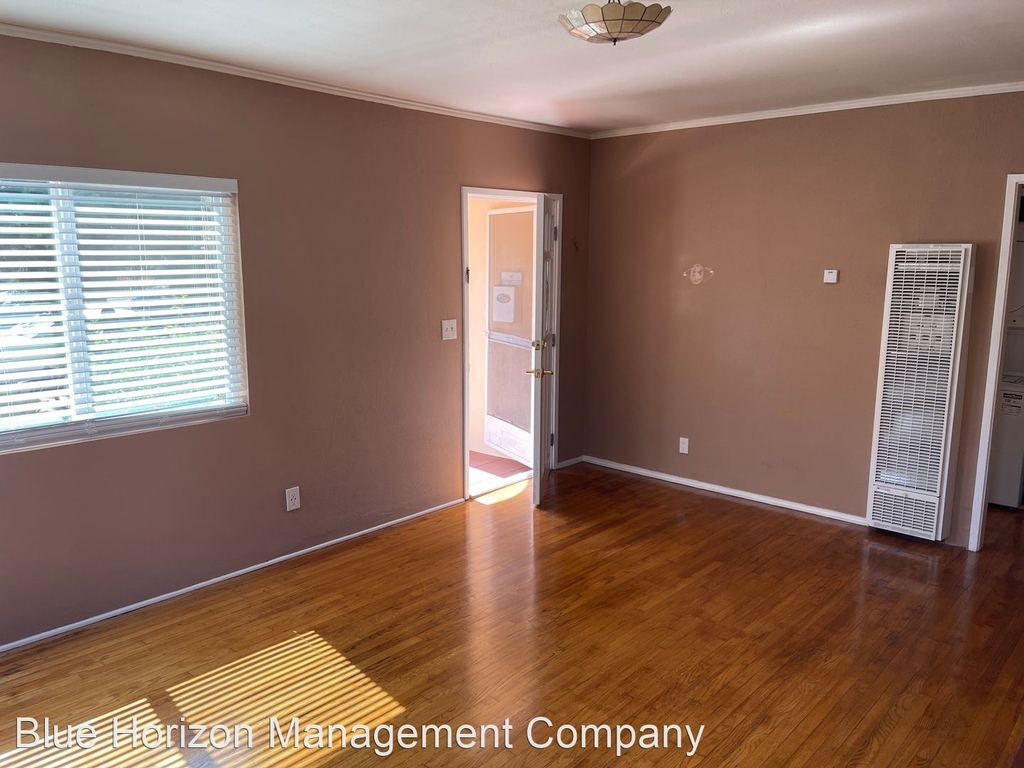 2124 Bath Street - Photo 2