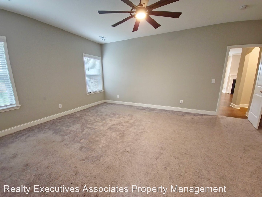 2611 Honey Locust - Photo 14