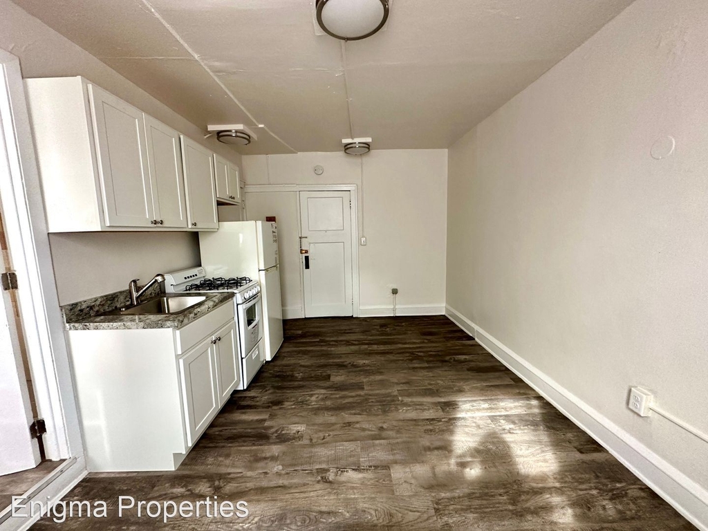 1709 E Park Pl - Photo 0