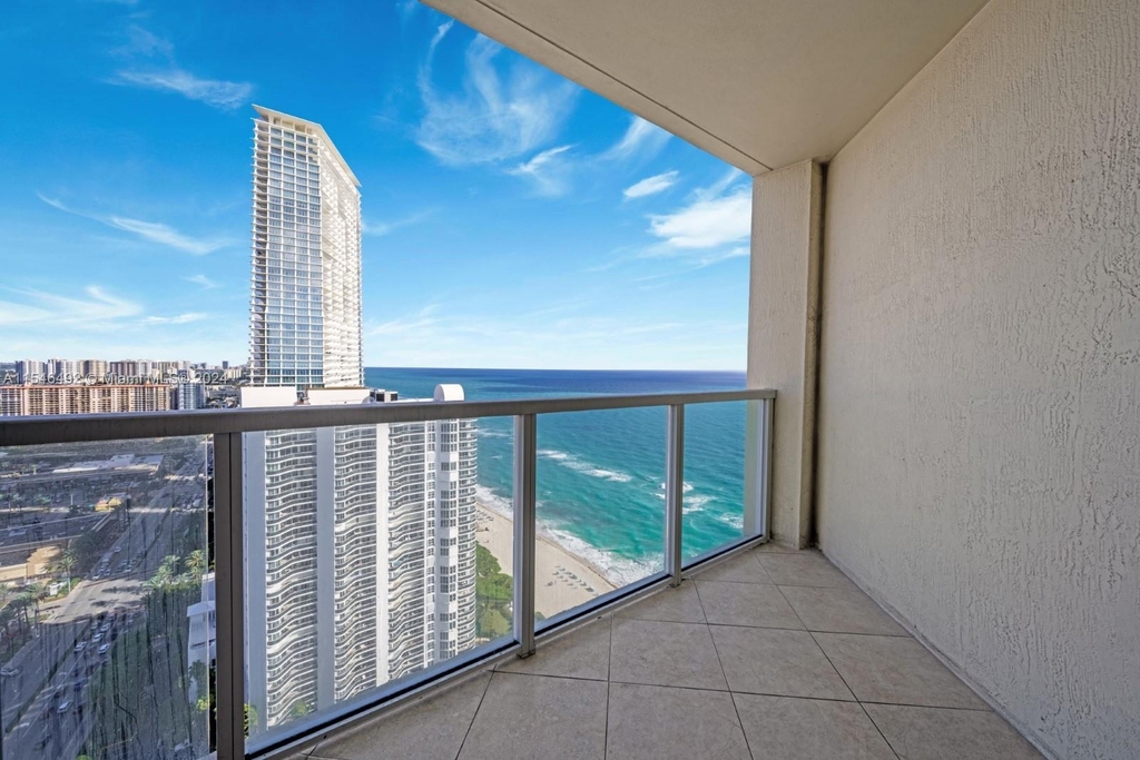 16699 Collins Ave - Photo 4