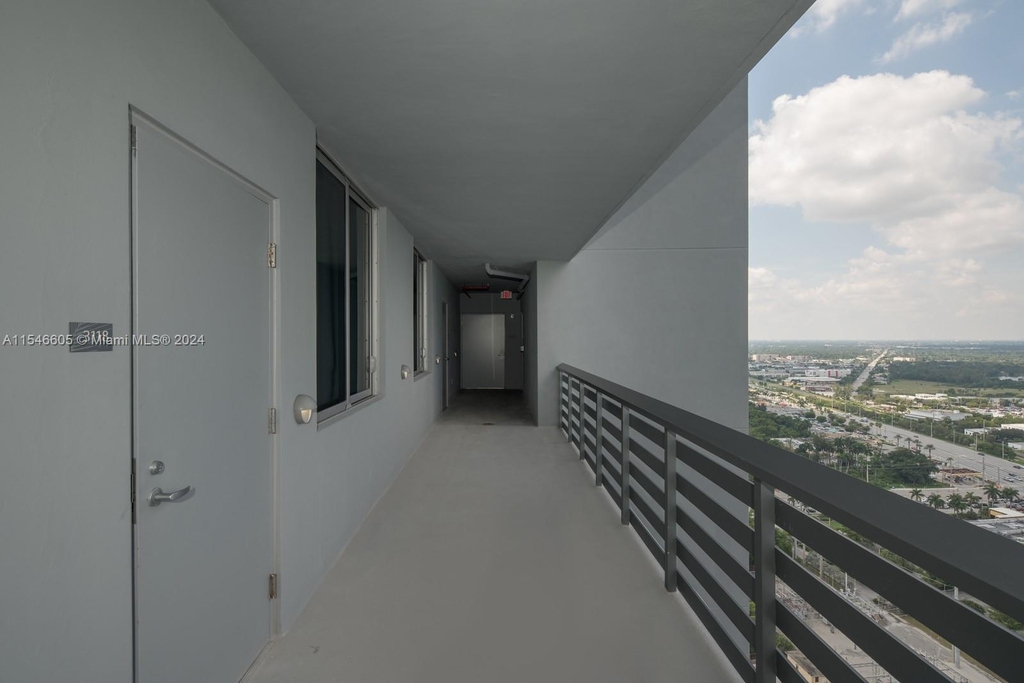 16385 Biscayne Blvd - Photo 22