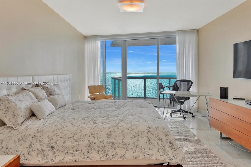 17001 Collins Ave - Photo 4